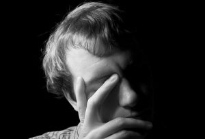 Pathologische jaloezie: wanneer jaloezie gevaarlijke vormen aanneemt