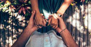 De afstand maakt het onmogelijk je te kussen, maar niet om met mijn hele hart van je te houden