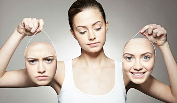 Meisje Met In Elke Hand Een Ander Gezicht