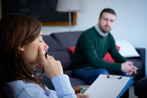 Man Die Aan Het Praten Is Met Een Slechte Psycholoog