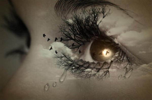 Vrouw Wiens Wimpers Bestaan Uit Bomen Waar Vogels Uit Vliegen En Die Bij Zichzelf Denkt Overwin Een Relatiebreuk Door Je Mentaliteit Te Veranderen