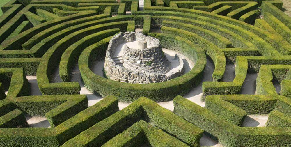 Doolhof Met Een Toren In Het Midden Waarin Dingen Missen Nog Lastiger Is