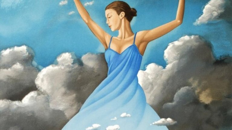 Vrouw Met Een Blauwe Jurk Aan Die In De Wolken Zweeft En Zich Afvraagt Wat Is Mijn Geluk Waard