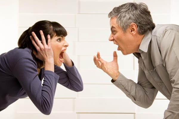 Man En Vrouw Die Tegen Elkaar Schreeuwen Als Voorbeeld Van Geweld Binnen Het Gezin