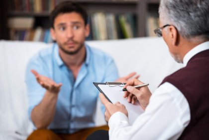 Man Die Praat Met Zijn Therapeut Als Voorbeeld Van Niet-Farmacologische Interventies
