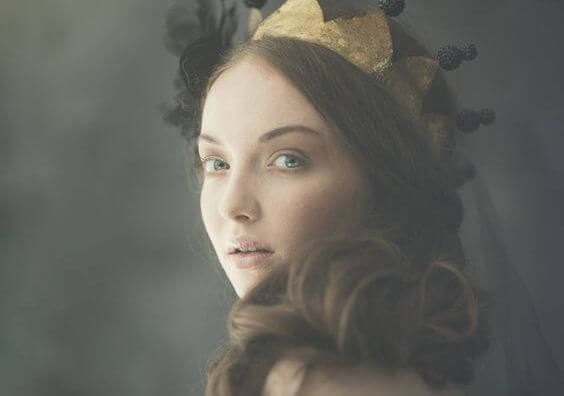 Vrouw Met Een Kroon Op Haar Hoofd Sommigen Noemen Het IJdel Ik Noem Het Eigenliefde