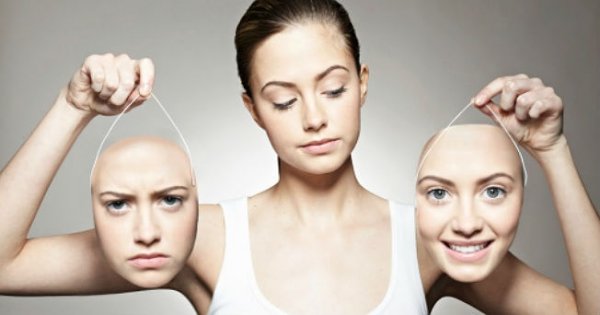 Meisje dat twee gezichten vasthoudt waarvan er een droevig kijkt en de ander vrolijk als voorbeeld van bipolaire stoornis