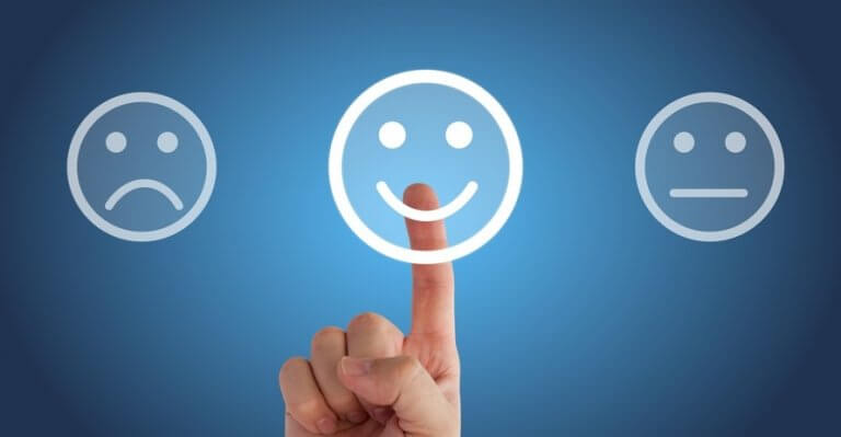 Drie smileys een droevige een lachende en een neutrale