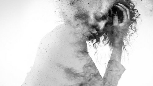 Depressieve vrouw die behoefte heeft aan empathie want met empathie kun je depressie voorkomen