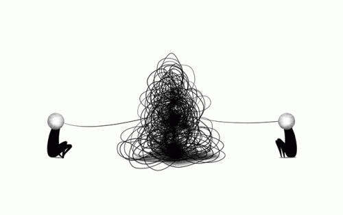 Twee poppetjes die samen een draad uit de knoop proberen te halen