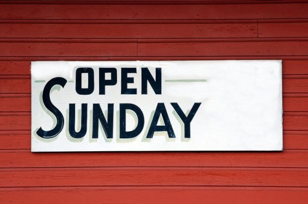 Bordje met open zondag er op