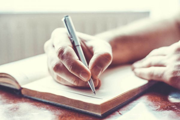 Een dagboek bijhouden kan behulpzaam zijn om depressie te verslaan