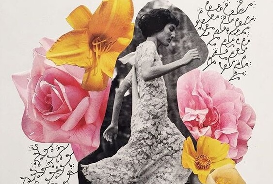 Vrouw rent tussen de bloemen en heeft ontdekt dat soms de mooie dingen naar je toe komen wanneer je stopt met zoeken