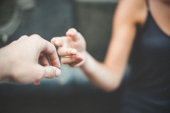 Hand uitreiken