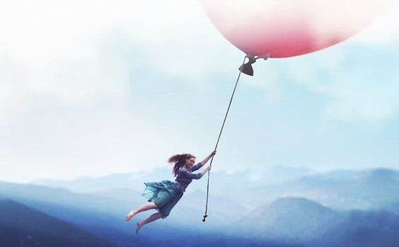 Meisje aan ballon