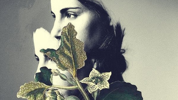 Verdrietige vrouw met bloemen