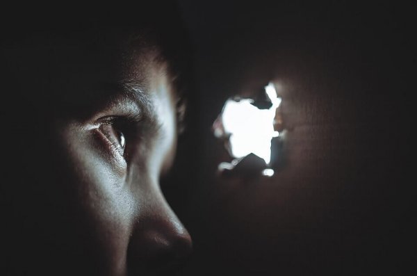 Terroristische aanslagen zorgen ervoor dat we ons willen verschuilen