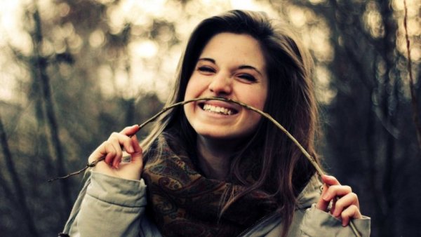 Vrouw die heeft leren lachen om zichzelf