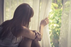 Wat is agorafobie? Symptomen en behandeling