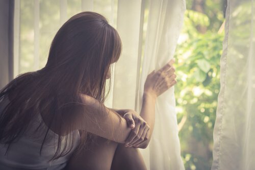 Wat is agorafobie? Symptomen en behandeling