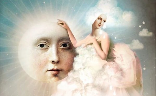 Zon met gezicht en een vrouw ernaast