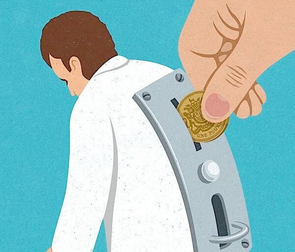 Man met geldgleuf op zijn rug