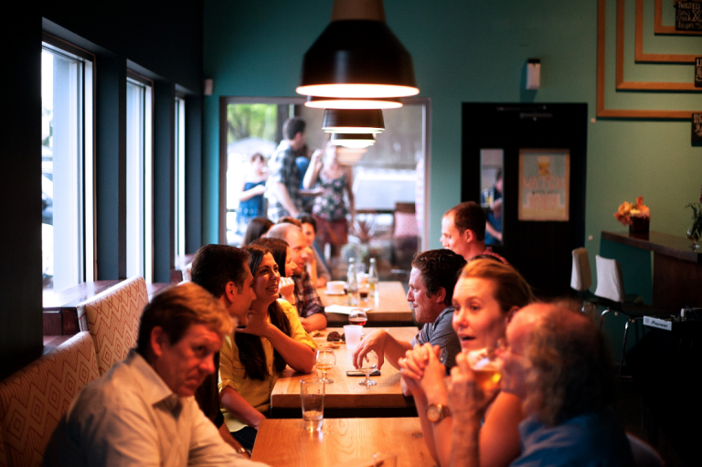 Mensen in een restaurant