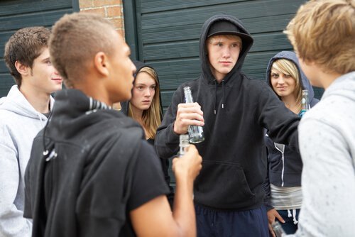 Opstandige tieners die ruzie maken
