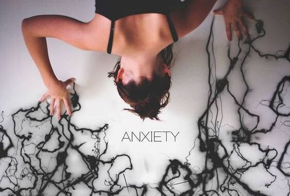 Meisje dat geladen is met angst