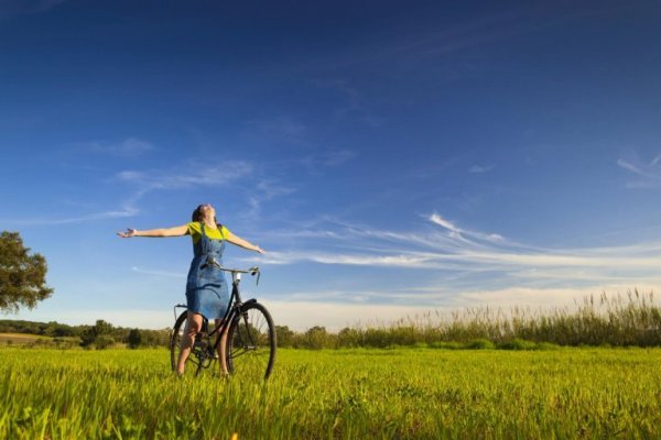 Fietsen door de natuur om slechte gevoelens tegen te gaan
