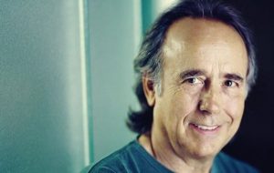 10 Citaten van Serrat voor een wereld in crisis