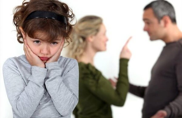 Kind midden in ruzie tussen ouders