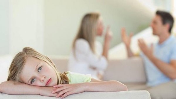 Kind midden in ruzie tussen ouders