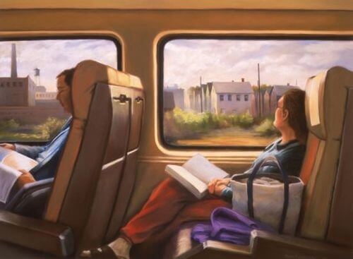Vrouw die zit te lezen in de trein