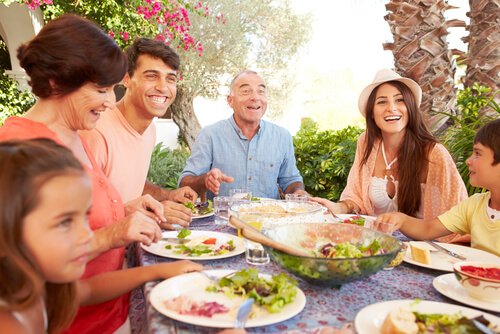 Met de familie aan tafel