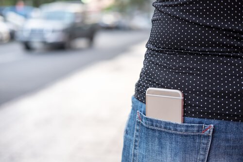 Smartphone in zak