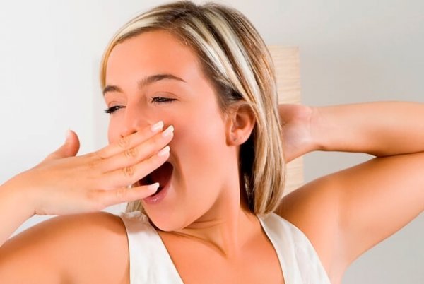 Vrouw die moet gapen