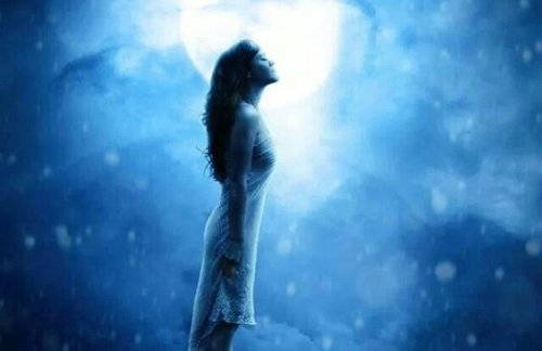 Vrouw die sereniteit uitstraalt om haar problemen te overwinnen