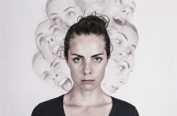 Vrouw met dissociatieve identiteitsstoornis