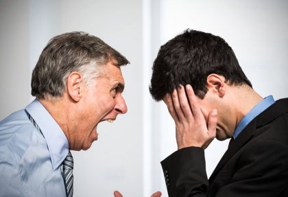 Man schreeuwt naar andere man