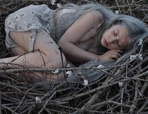 Meisje in het bos