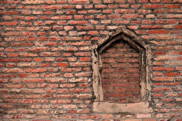 Gebroken ruit dat dicht is gemaakt, vanwege de broken windows theory