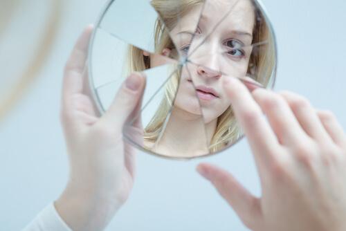 Het zelfvertrouwen van tieners is gebaseerd op hun zelfbeeld