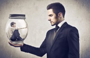 De voornaamste eigenschappen van een giftige baas