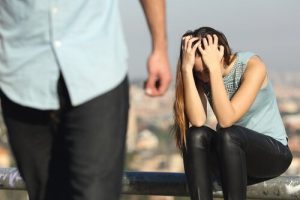 De beschrijving van 10 types van emotioneel gewelddadige mensen