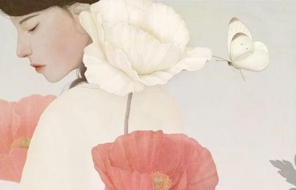 Meisje met bloemen en vlinder