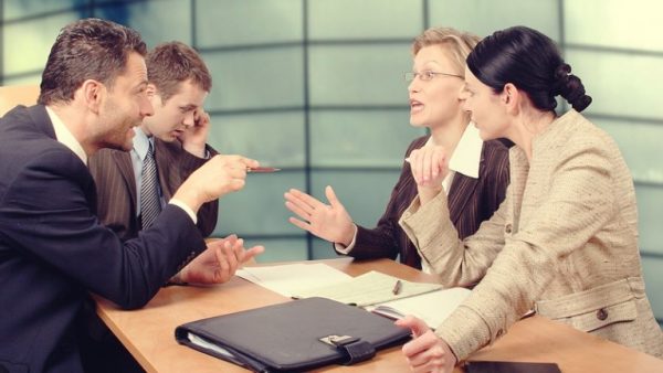 Assertieve onverschilligheid op een meeting