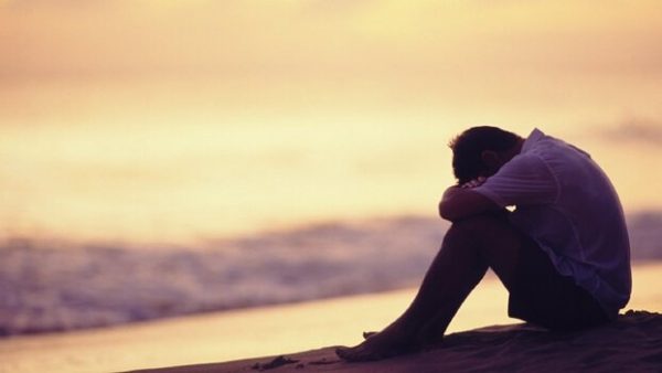 Man op het strand