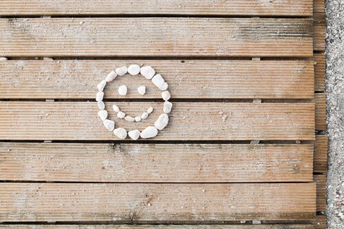 Smiley van stenen