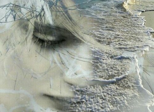 Triestig gezicht op het strand